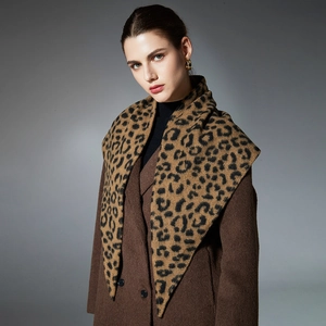 Elegante scialle reversibile con stampa leopardata per la moda autunno-inverno da donna