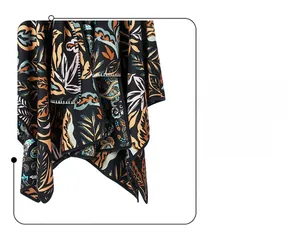 Detailed view of the double-sided paisley pattern fabric with contrast stitched edge