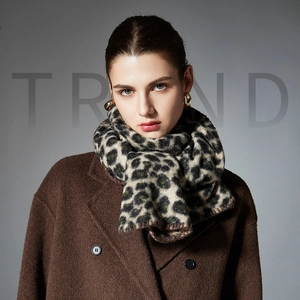 Leopard Print Boucle Yarn Scarf For Women Winter Warm Soft Long Scarf With Overlock Stitching Detail Fashion Neck Wrap