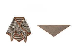 Détail d'une écharpe triangle à motif pied-de-poule vintage avec bordure marron chic