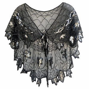 Détail du châle vintage des années 1920 en maille noire avec paillettes argentées
