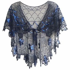 Détail du châle en résille noire avec papillons en sequins bleus et bords festonnés