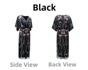 Détails d'une robe longue noire à col en V avec broderies florales et paillettes argent