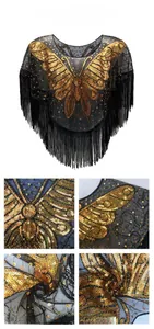 Detail eines Vintage-Netzschals mit goldenen Pailletten-Schmetterlingen und langen Fransen