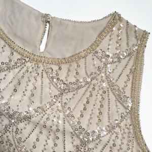 Gilet sans manches champagne avec broderie complexe de perles et paillettes style Art Déco