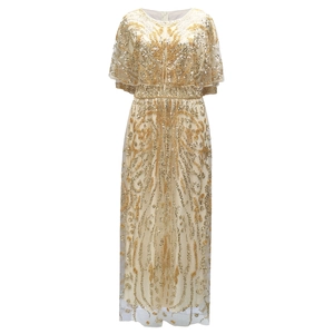 Robe de soirée luxueuse à paillettes dorées, motifs brodés et manches courtes volantées