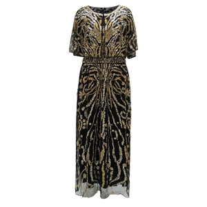 Robe de soirée Art Déco élégante avec sequins dorés et argentés sur tissu en tulle noir