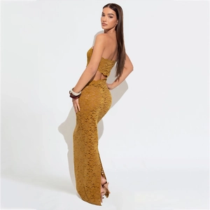 Elegante mosterdgele kanten set bestaande uit een crop top en een slanke maxi-rok setje