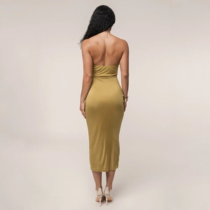 Robe midi moulante dos nu vert olive élégante avec un design chic à col licou