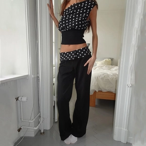 Ensemble d'été femme haut asymétrique à pois et pantalon droit à taille haute