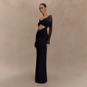 Robe longue noire sexy à manches en mesh, détails ajourés et coupe sirène élégante