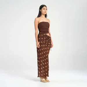 Ensemble chic haut bustier marron et jupe longue portefeuille à pois pour femmes