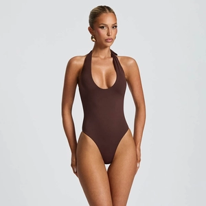 Brauner Halterneck-Body mit hohem Beinausschnitt und tiefem U-Ausschnitt für Strand