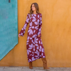 Robe longue bohème à manches longues avec motif de feuilles violettes et col rond