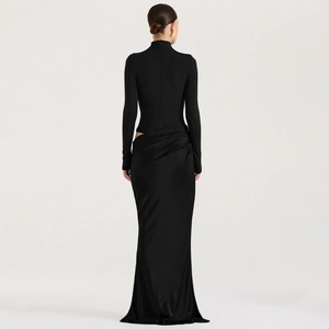 Robe longue noire à col montant avec corsage en tricot ajusté et jupe en satin chic