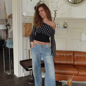 Chiffon polka dot one-shoulder top with open back detail and high waist jeans