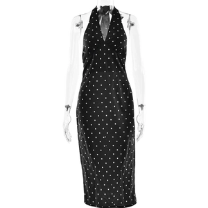 Robe longue rétro à pois avec décolleté en V et licou pour une coupe ajustée