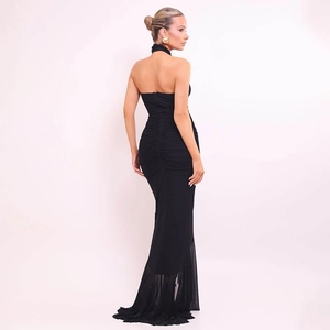 Robe dos nu noire sexy avec drapé élégant et silhouette sirène moulante raffinée