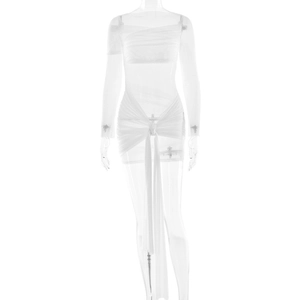 Elegante abito a maniche lunghe in mesh bianco con arricciature e nastri