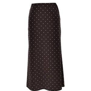 Elegante gonna lunga in raso nero a pois con vita alta e vestibilità slim setosa