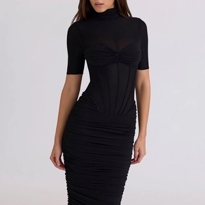 Elegantes schwarzes Midikleid mit Raffung, Stehkragen und Korsett-Mesh-Details