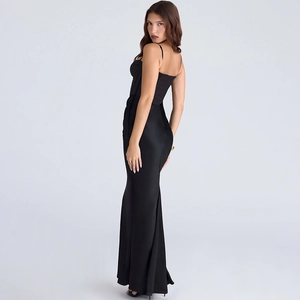Elegantes schwarzes Meerjungfrau-Kleid mit schmaler Passform und Spaghettiträgern