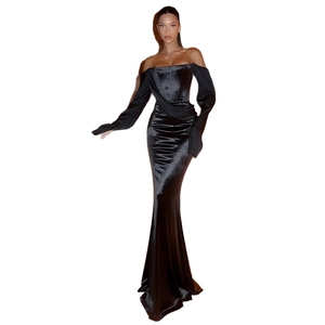 Robe de soirée élégante en velours noir à épaules dénudées avec ourlet sirène chic