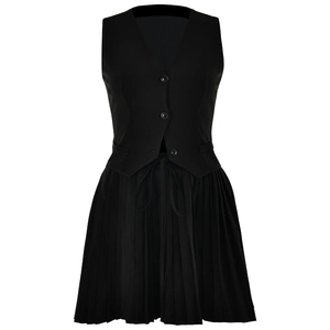 Ensemble deux pièces femme avec gilet noir à col en V et mini-jupe plissée