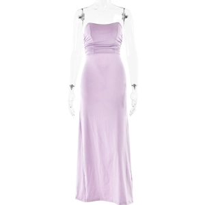 Robe longue bustier lavande avec corsage froncé et silhouette ajustée sexy