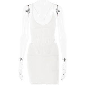 Conjunto de dos piezas de punto blanco con top sin espalda y minifalda estilo verano