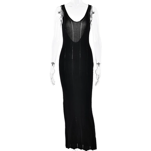 Robe longue noire en maille sans manches avec rayures ajourées et coupe moulante sexy