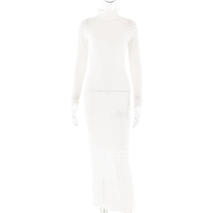 Weißes, geripptes Maxi-Strickkleid mit langen Ärmeln und Stehkragen in schmaler Form