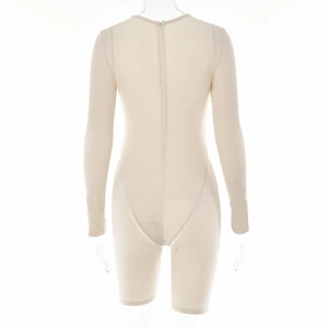Vue arrière du combishort beige à manches longues avec détail de fermeture éclair invisible