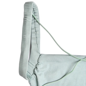 Vue macro détaillée du tissu en maille côtelée vert menthe et des coutures de la robe