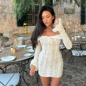 Robe Mini en Dentelle Épaules Dénudées Femme Manches Longues Cloche Moulante Fête