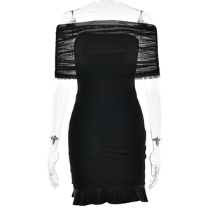 Robe moulante noire sexy à épaules dénudées avec détails en tulle et fronces