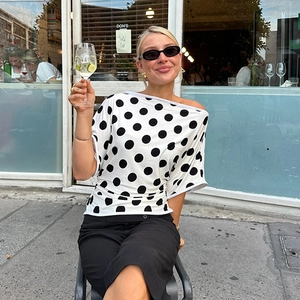 Women's chic polka dot off-shoulder t-shirt in black and white for casual summer style