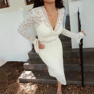 Robe Longue Élégante en Dentelle Blanche Col en V Manches Longues Sexy Coupe Ajustée Manches Évasées Soirée Femme