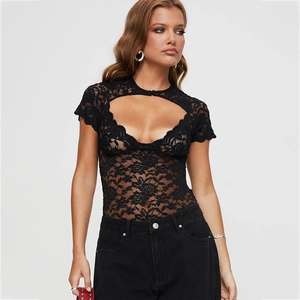 Body da donna in pizzo floreale nero con collo alto e dettaglio cut-out