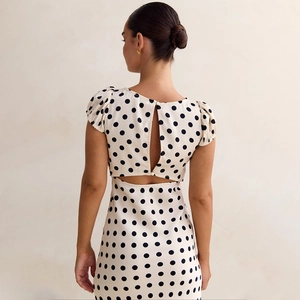 Robe en satin à pois avec manches bouffantes et découpe dans le dos pour femmes