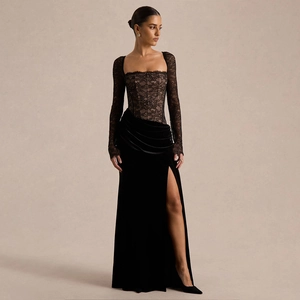 Vue détaillée de la robe de soirée en velours avec corsage en dentelle et fente haute sexy