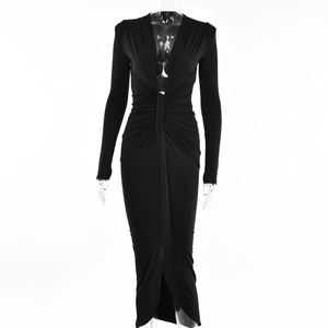 Vestido largo ajustado negro sexy con cuello en V profundo y detalle fruncido en cintura