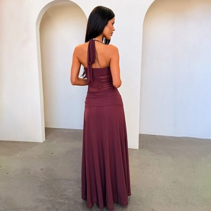 Robe longue dos nu bordeaux avec fronces en mesh et coupe ajustée élégante