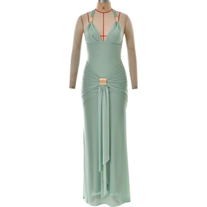 Elegante abito lungo verde menta con scollo a V, vita a pieghe e fibbia dorata decorativa