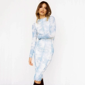 Damen Figurbetontes Langarm-Midikleid mit blauem Batikmuster und Rundhalsausschnitt