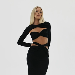Set nero 3 pezzi con crop top intrecciato, fascia e gonna lunga attillata a vita alta