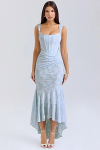 Dettaglio del tessuto jacquard floreale azzurro con corpetto stile corsetto e orlo a sirena