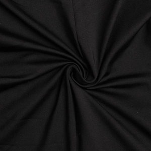 Makro-Detail der schwarzen Rippstoff-Struktur und des weichen Strickmaterials des Bodys