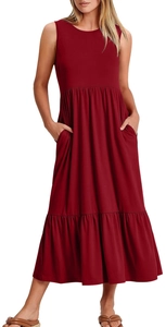 Vue détaillée de la robe longue sans manches rouge foncé avec plis et poches latérales