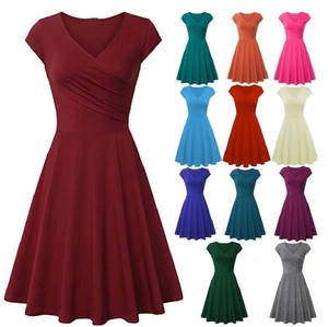 Détail du col en V, taille plissée et 11 options de couleurs pour robe de femme chic